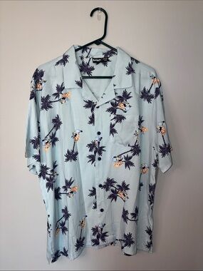 NWT Men’s Light Blue Bluey Palm-Print Short-Sleeve Shirt Large